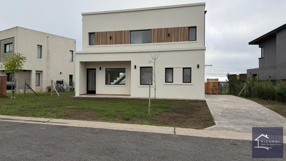 Foto de Casa en venta en Barrio Privado Santa Sofia, Pilar del Este., imagen 4
