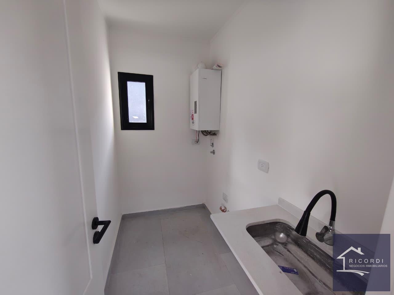 Foto de Casa VENTA 4 Amb Santa Elena escritorio y lavadero, imagen 2