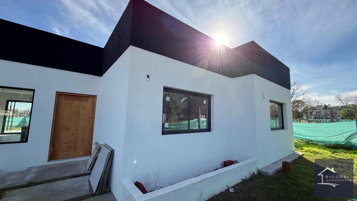 Foto de Casa en venta en Barrio Privado Santa Sofia, Pilar del Este., imagen 3