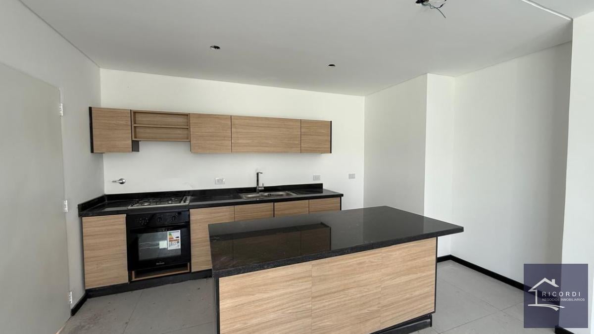 Foto de Casa en venta en Barrio Privado Santa Sofia, Pilar del Este., imagen 1