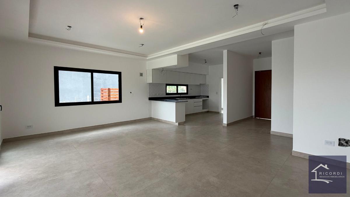 Foto de Casa en venta en Barrio Privado Santa Elisa, Pilar del Este., imagen 1