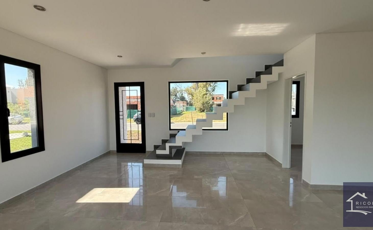 Foto de Casa en venta en Barrio Privado Santa Sofia, Pilar del Este al 1000, imagen 3