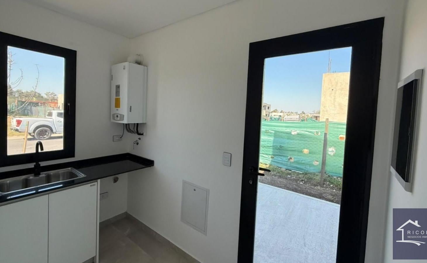 Foto de Casa en venta en Barrio Privado Santa Sofia, Pilar del Este al 1000, imagen 2