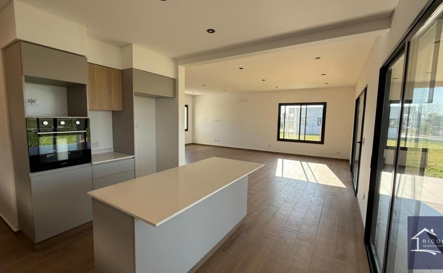 Foto de Casa en venta en Barrio Privado Santa Elisa, Pilar del Este., imagen 2