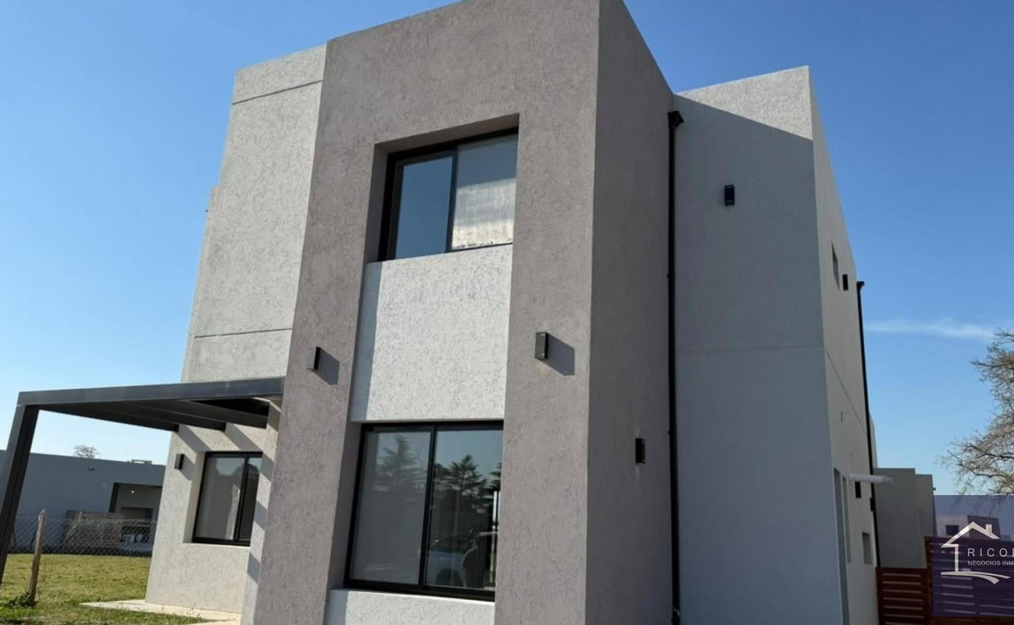 Foto de Casa en venta en Barrio Privado Santa Elisa, Pilar del Este., imagen 1