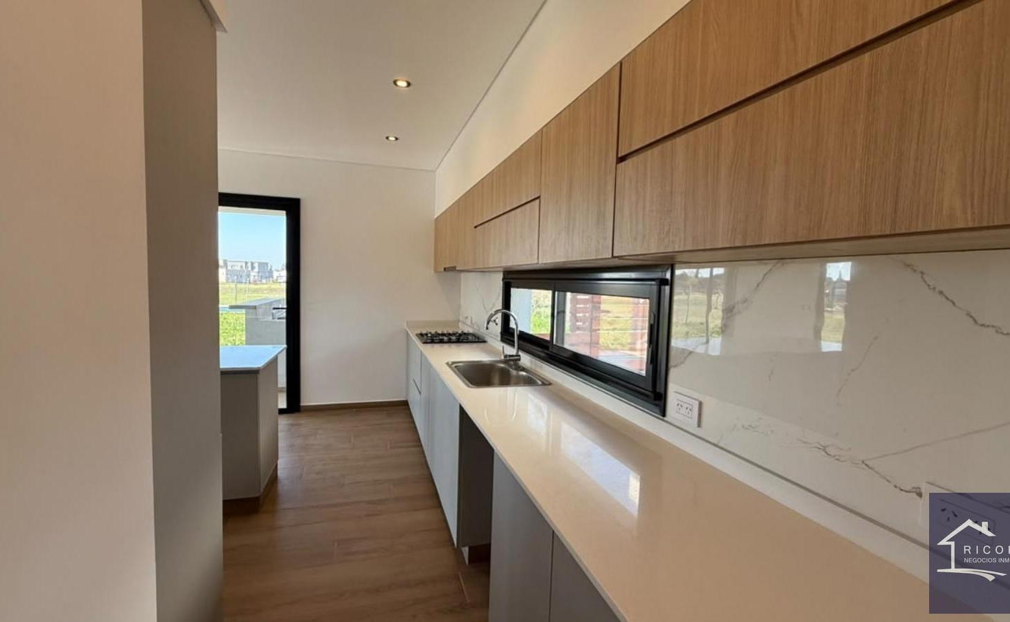 Foto de Casa en venta en Barrio Privado Santa Elisa, Pilar del Este., imagen 4
