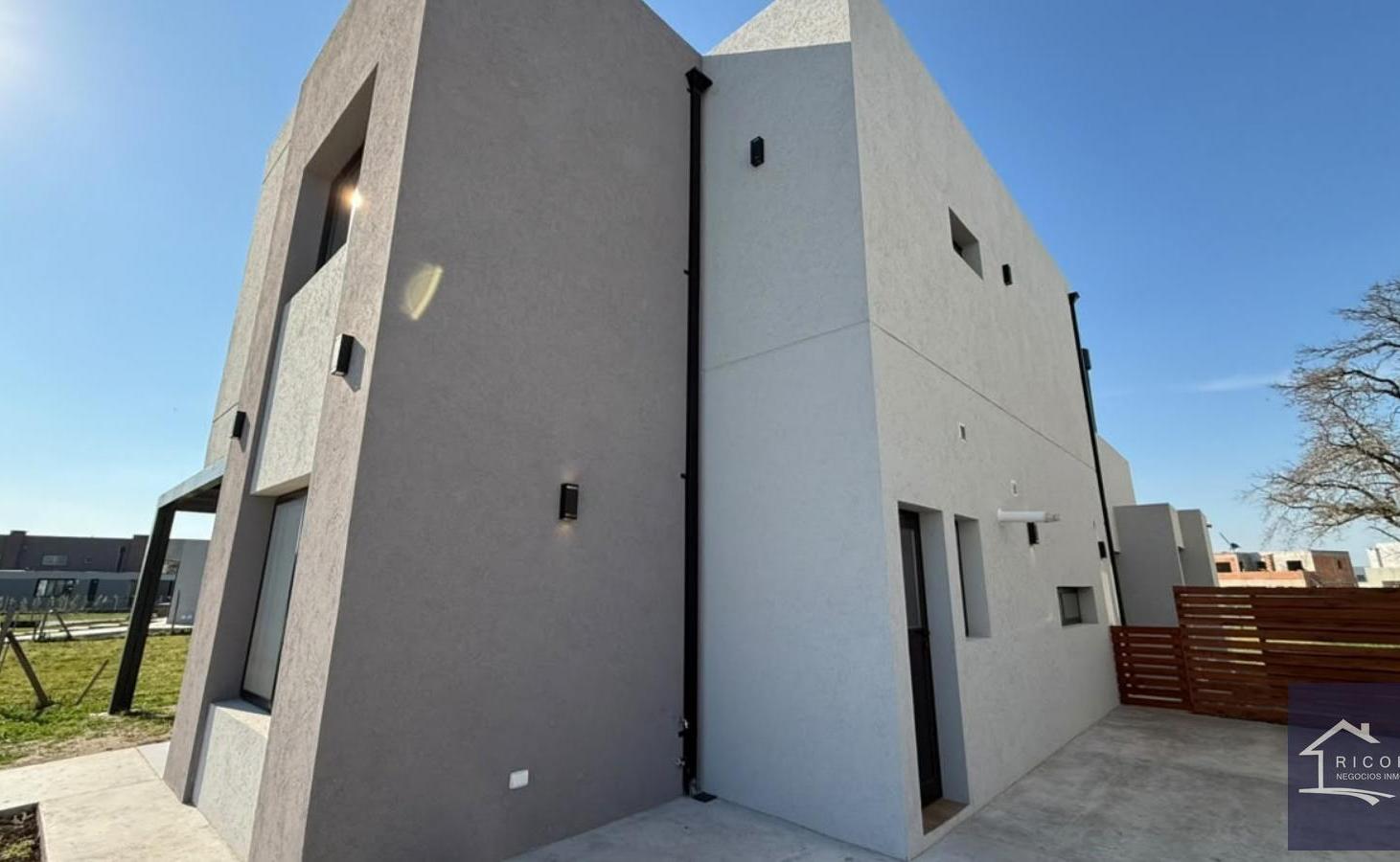 Foto de Casa en venta en Barrio Privado Santa Elisa, Pilar del Este., imagen 2
