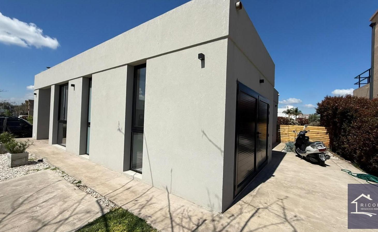 Foto de Casa en venta en Barrio Privado Santa Elena, Pilar del Este. al 1000, imagen 2