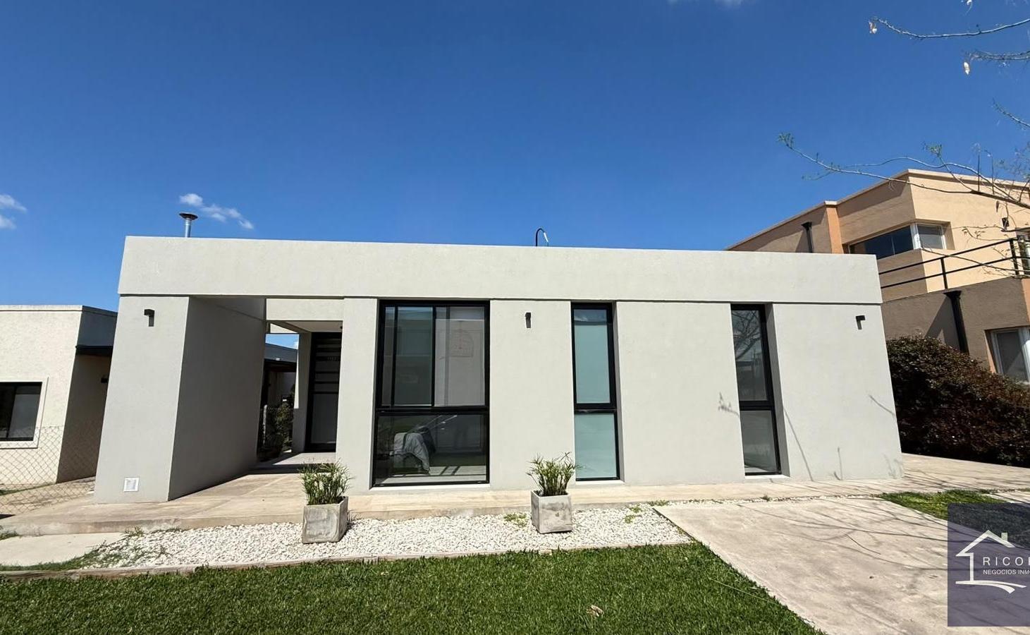Foto de Casa en venta en Barrio Privado Santa Elena, Pilar del Este. al 1000, imagen 5