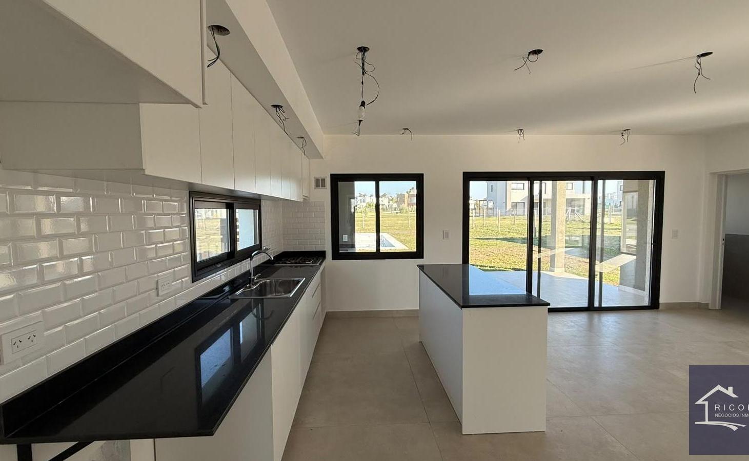 Foto de Casa en venta en Barrio Privado Santa Elisa, Pilar del Este., imagen 3