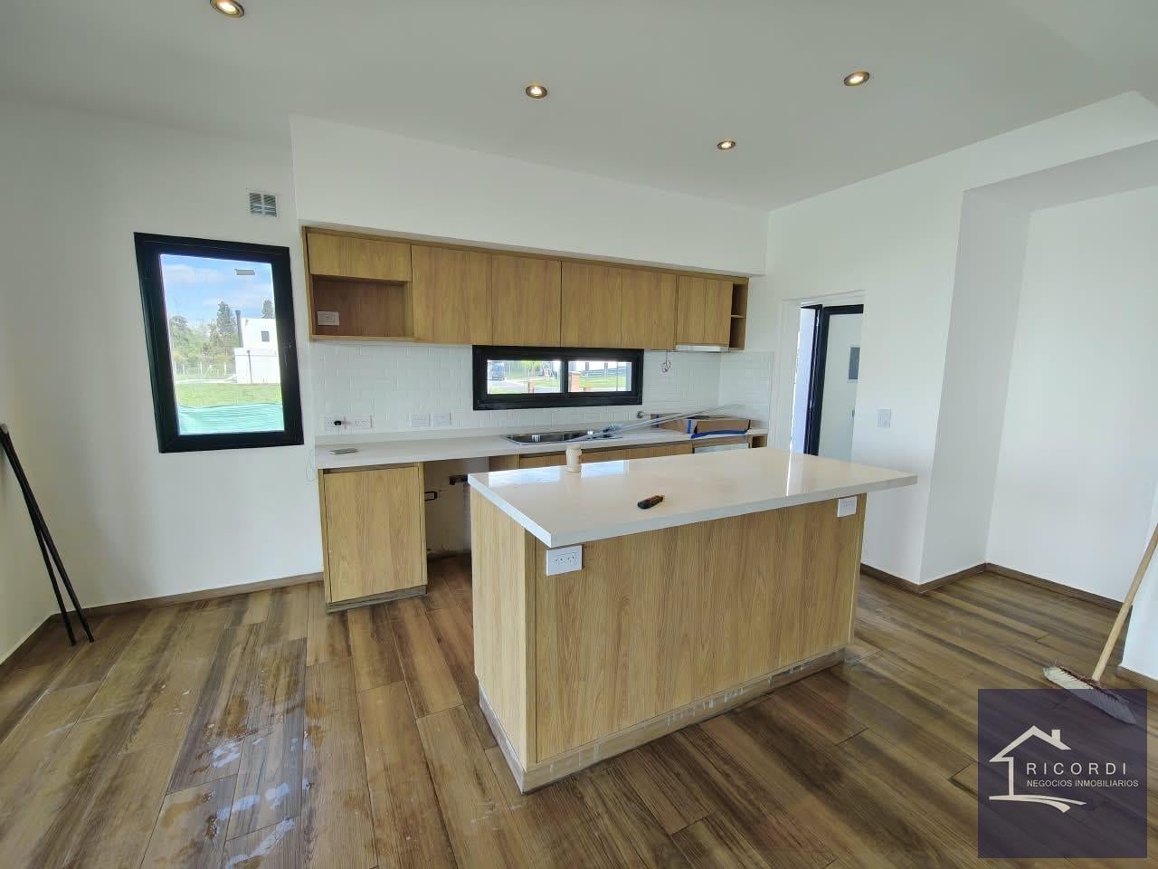 Foto de Casa Venta Santa Sofía 5 ambientes a Estrenar, imagen 2