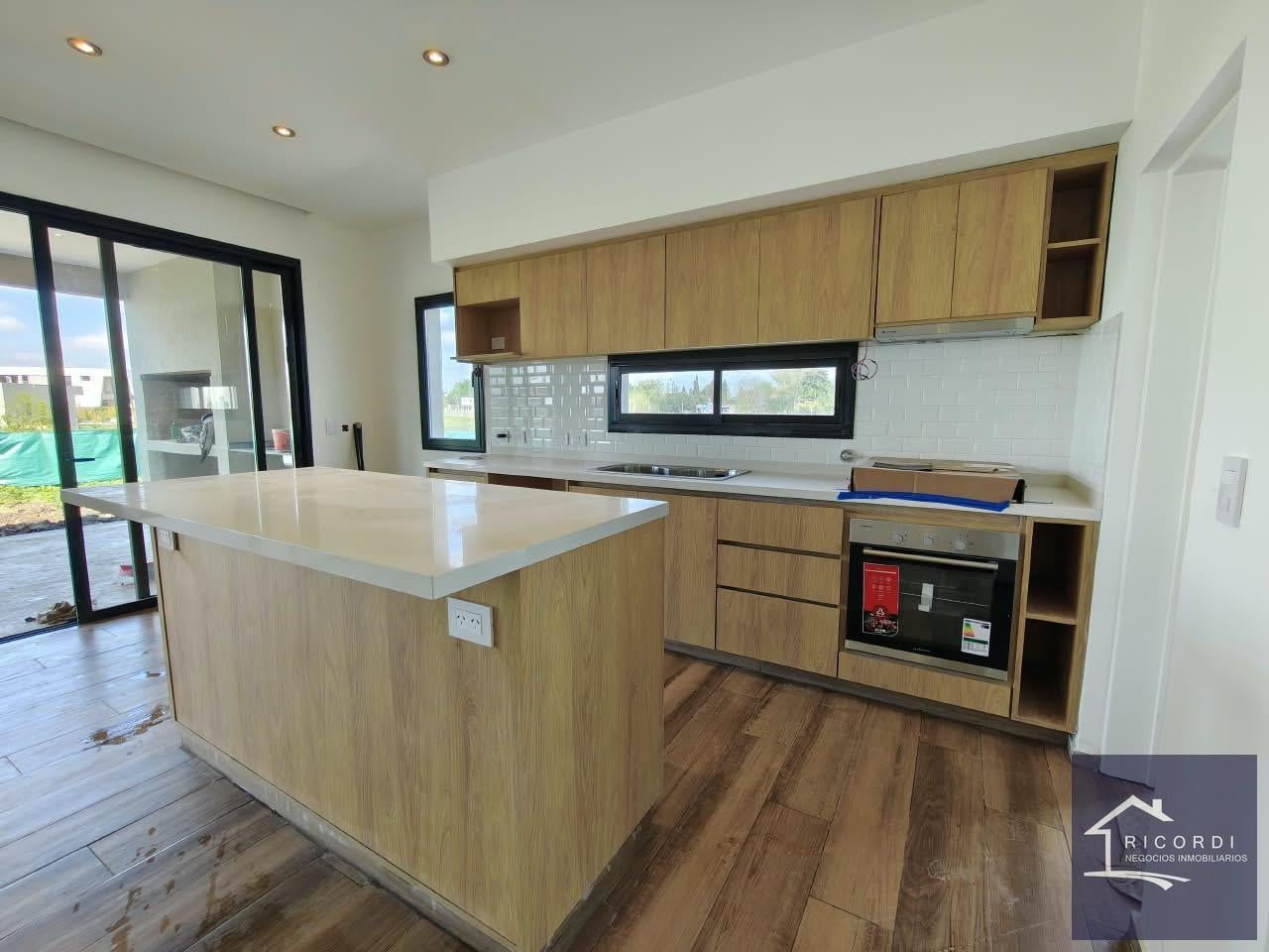 Foto de Casa Venta Santa Sofía 5 ambientes a Estrenar, imagen 4