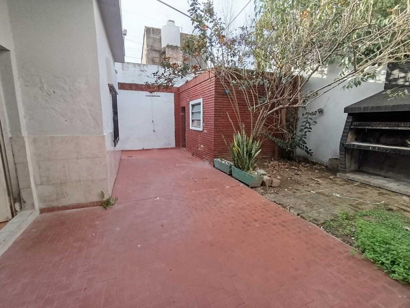 Foto de VENTA CASA 3 AMB AL FRENTE CON PATIO. SALTALAMACHIA N° 800, BANFIELD., imagen 5