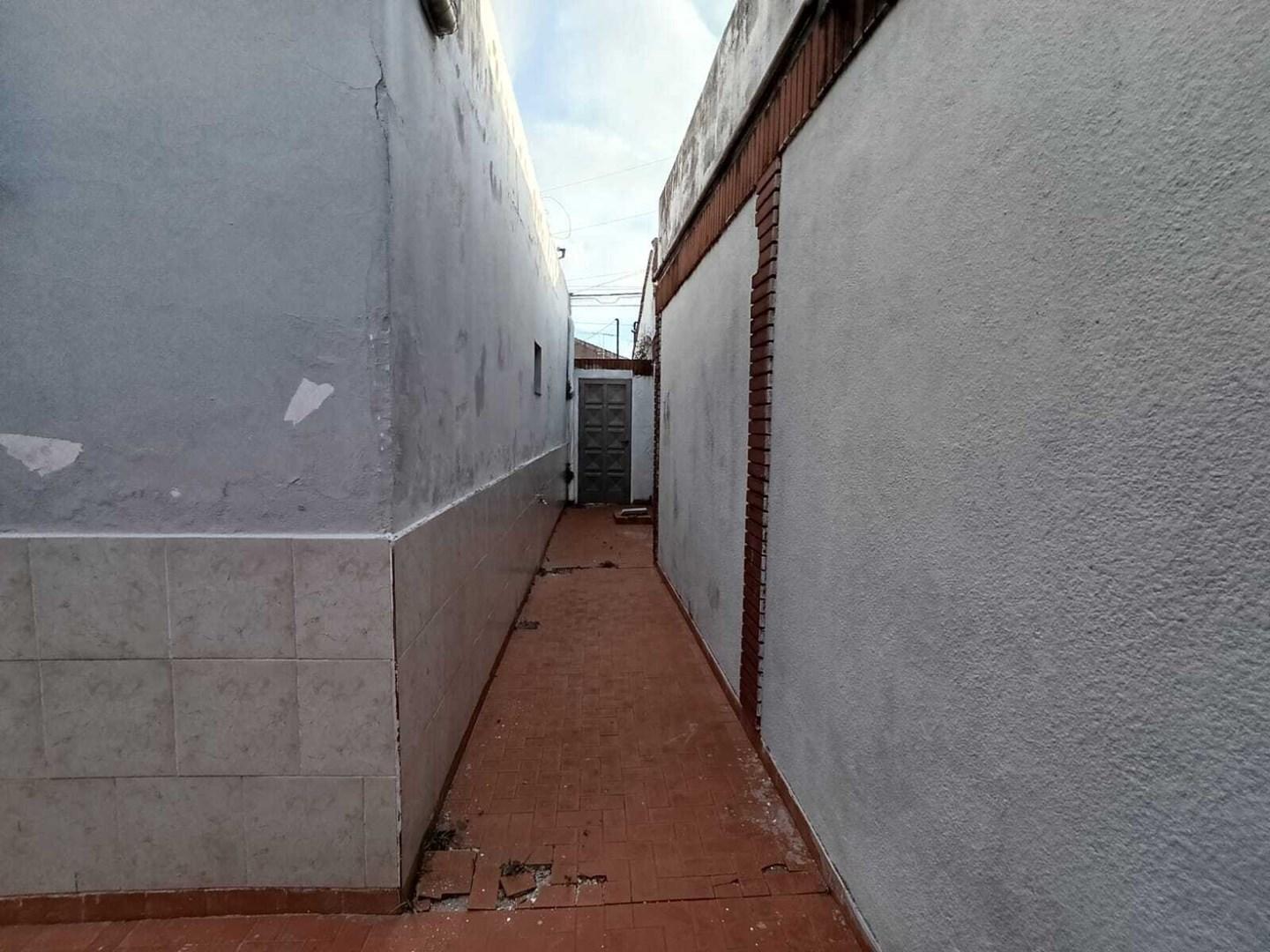 Foto de VENTA CASA 3 AMB AL FRENTE CON PATIO. SALTALAMACHIA N° 800, BANFIELD., imagen 3