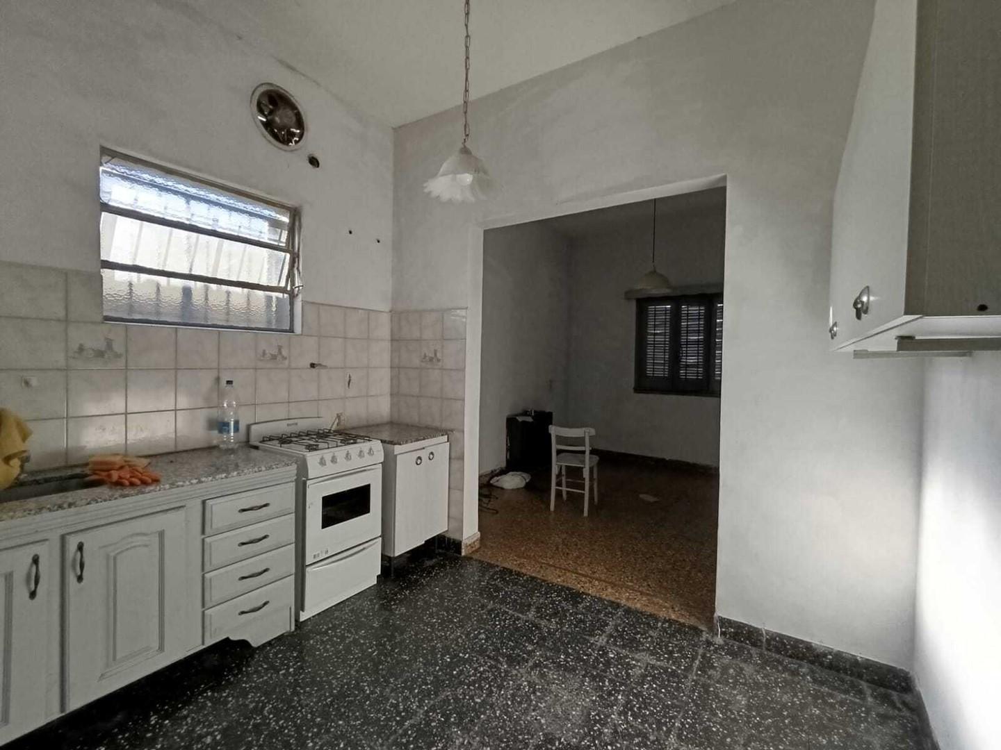Foto de ALQUILER CASA 4 AMB CON PATIO Y TERRAZA. ALMEYRA N° 2988, LANÚS ESTE, imagen 4