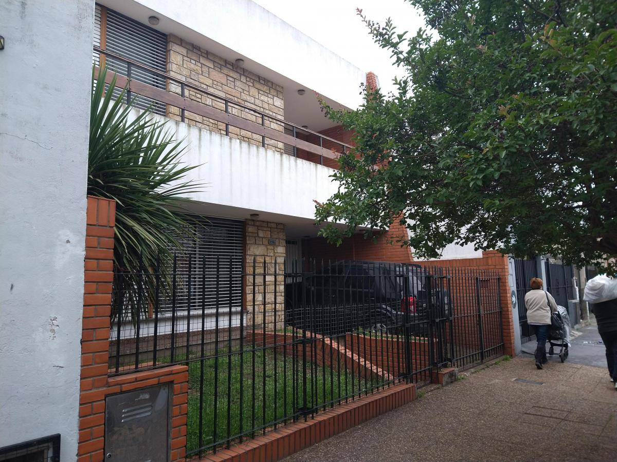 CHALET 3 AMB. A 2 CUADRAS DE AV. MITRE