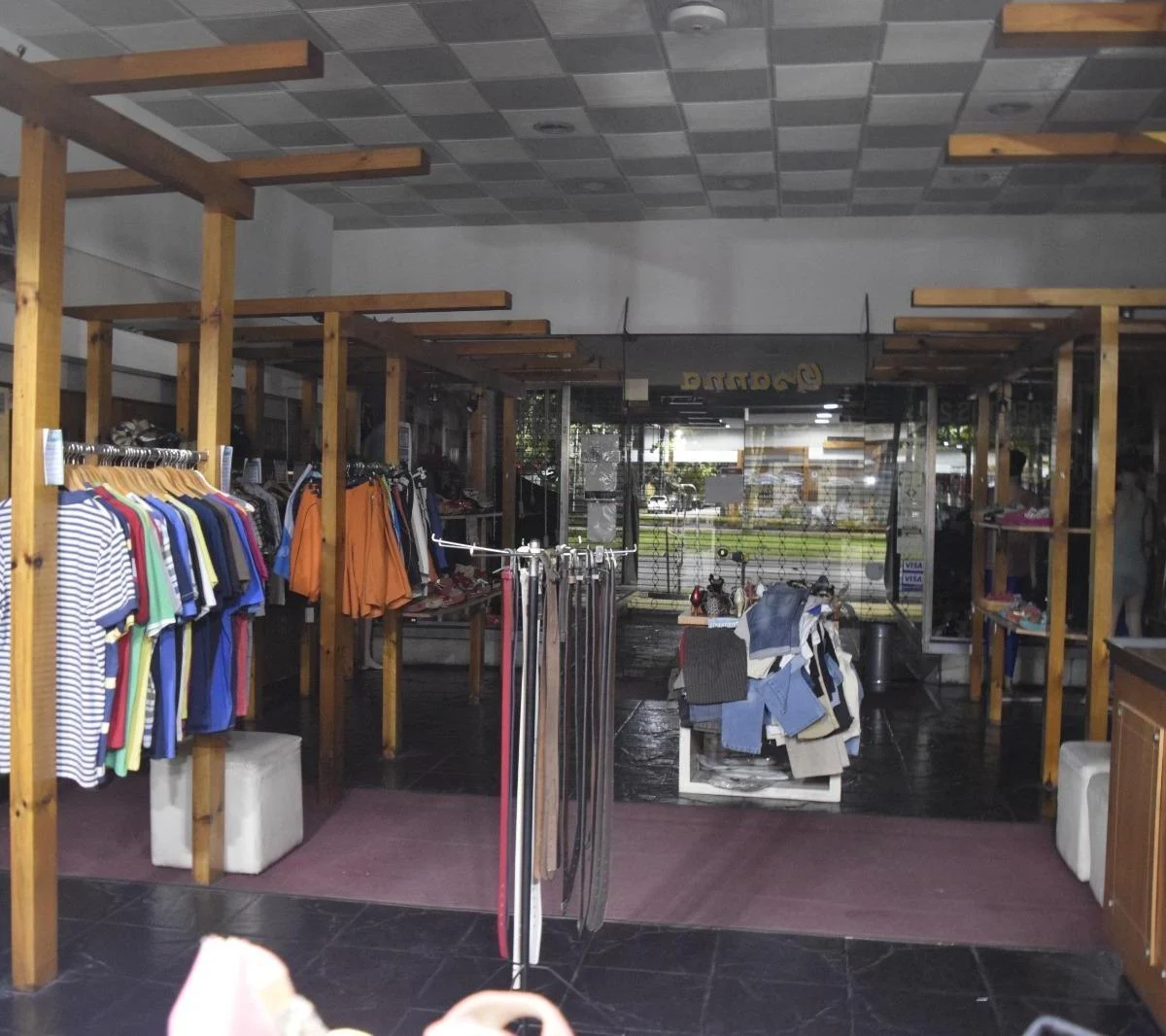 ALQUILER LOCAL SOBRE AV. MITRE DE 210 M2