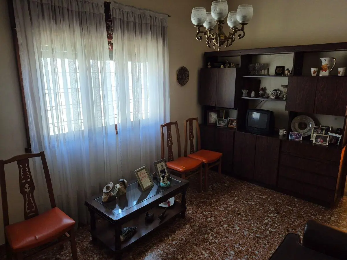 CASA 4 AMBIENTES CON 2 COCHERAS Y TERRENO LIBRE 2
