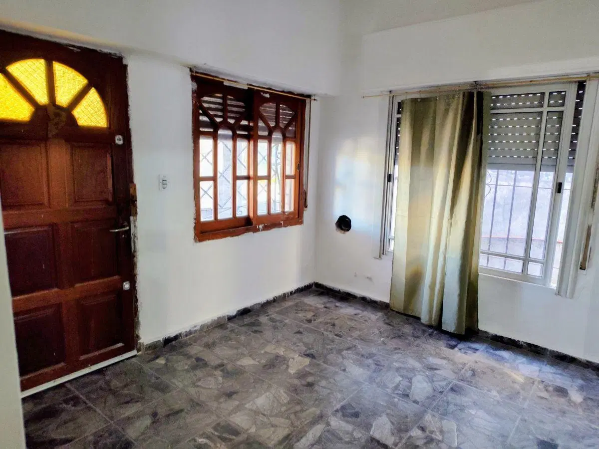 CASA 4 AMBIENTES E/SAN VICENTE Y ADROGUE 3
