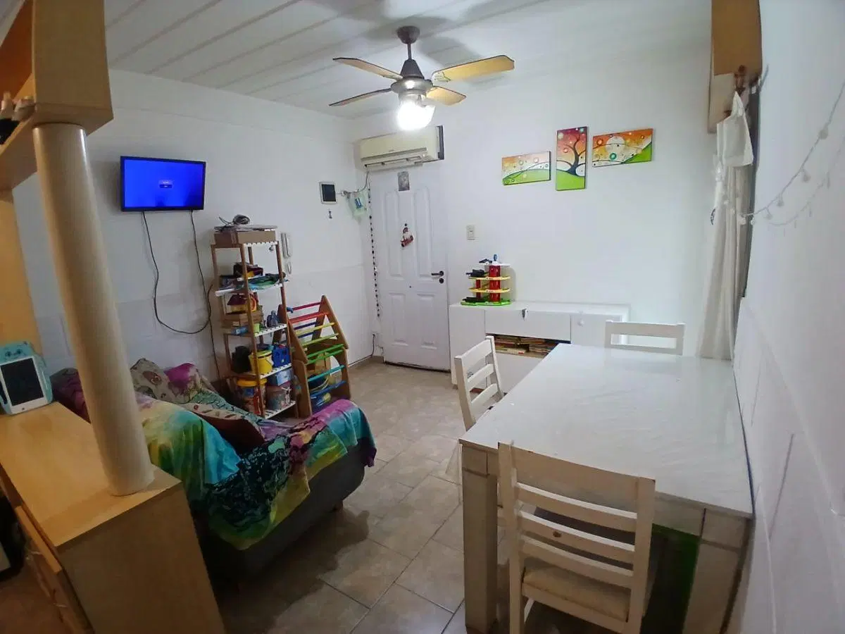 VENTA CÓMODO DEPARTAMENTO TIPO CASA 2 AMBIENTES 4