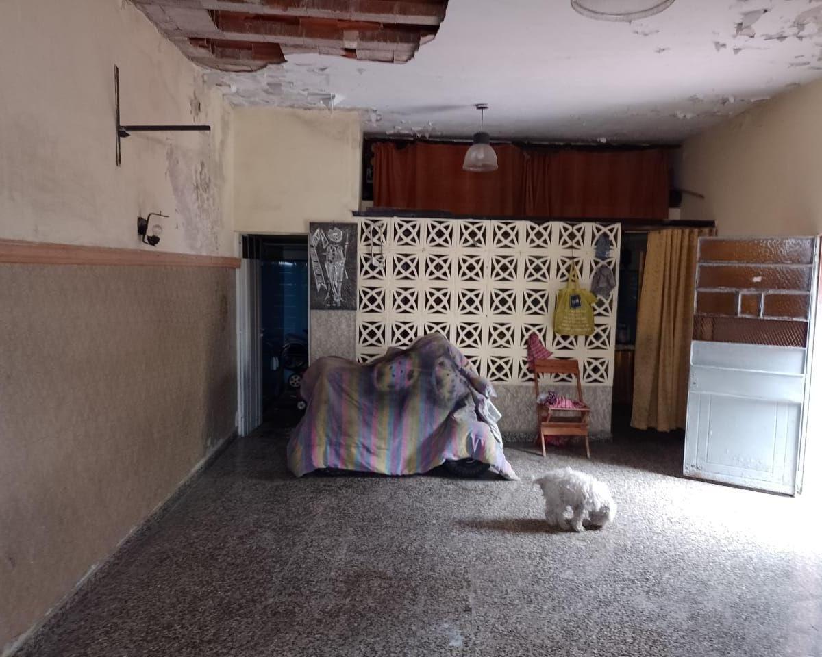 Casa Antigua con Gran Lote en Esquina 1