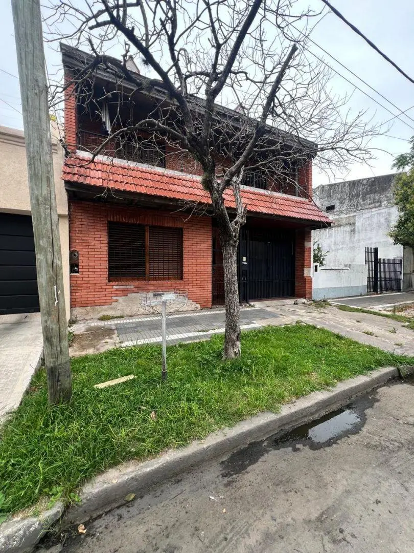 CASA CON GAREJE FONDO Y PISCINA 3