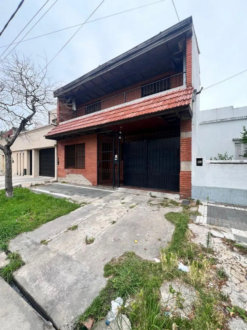 CASA CON GAREJE FONDO Y PISCINA 4