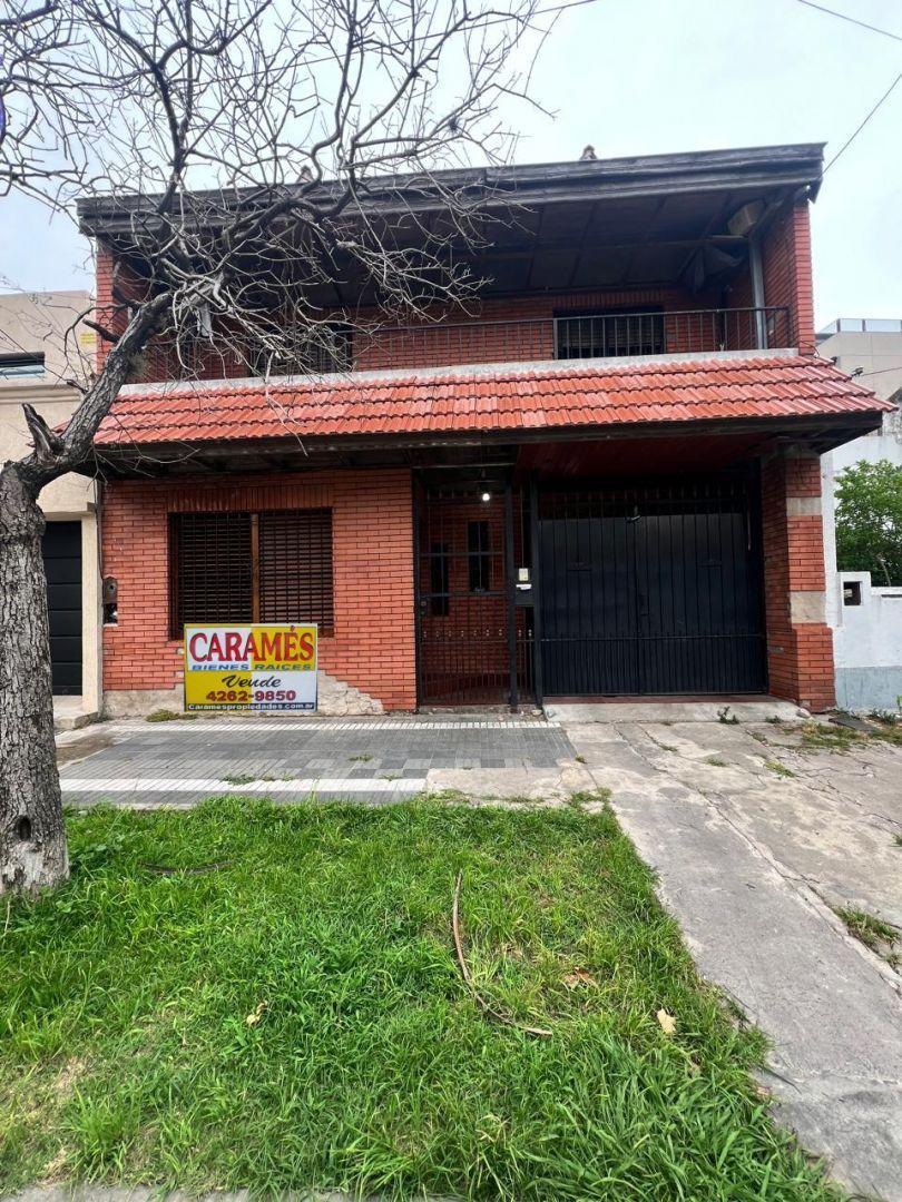 CASA CON GAREJE FONDO Y PISCINA