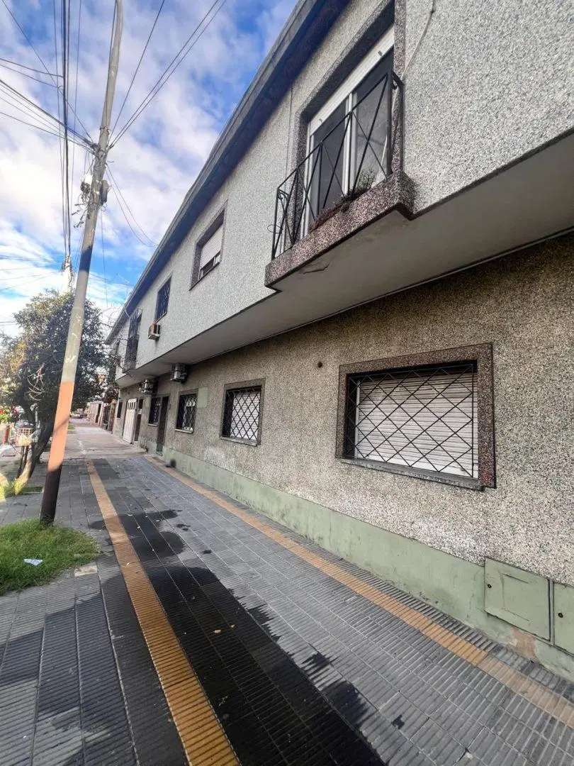 DEPARTAMENTO DE 3 AMBIENTES AL FRENTE 4