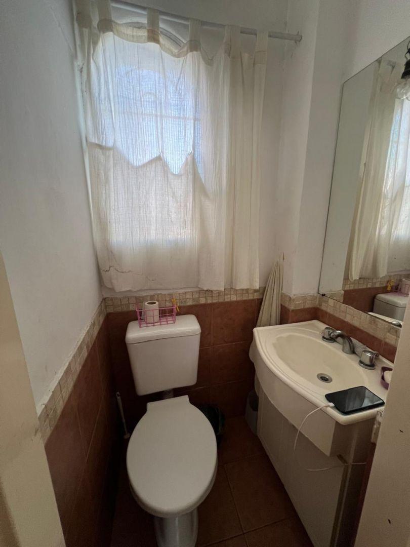 Foto de DEPARTAMENTO TIPO PH AL FRENTE DE 2 AMBIENTES GRANDES., imagen 4