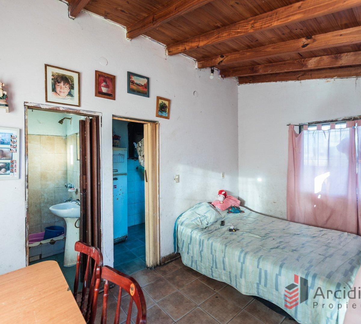 Foto de VENTA CASA CON COCHERA A REFACCIONAR/ LOTE, SAYOS 5400, VILLA LUGANO, imagen 2