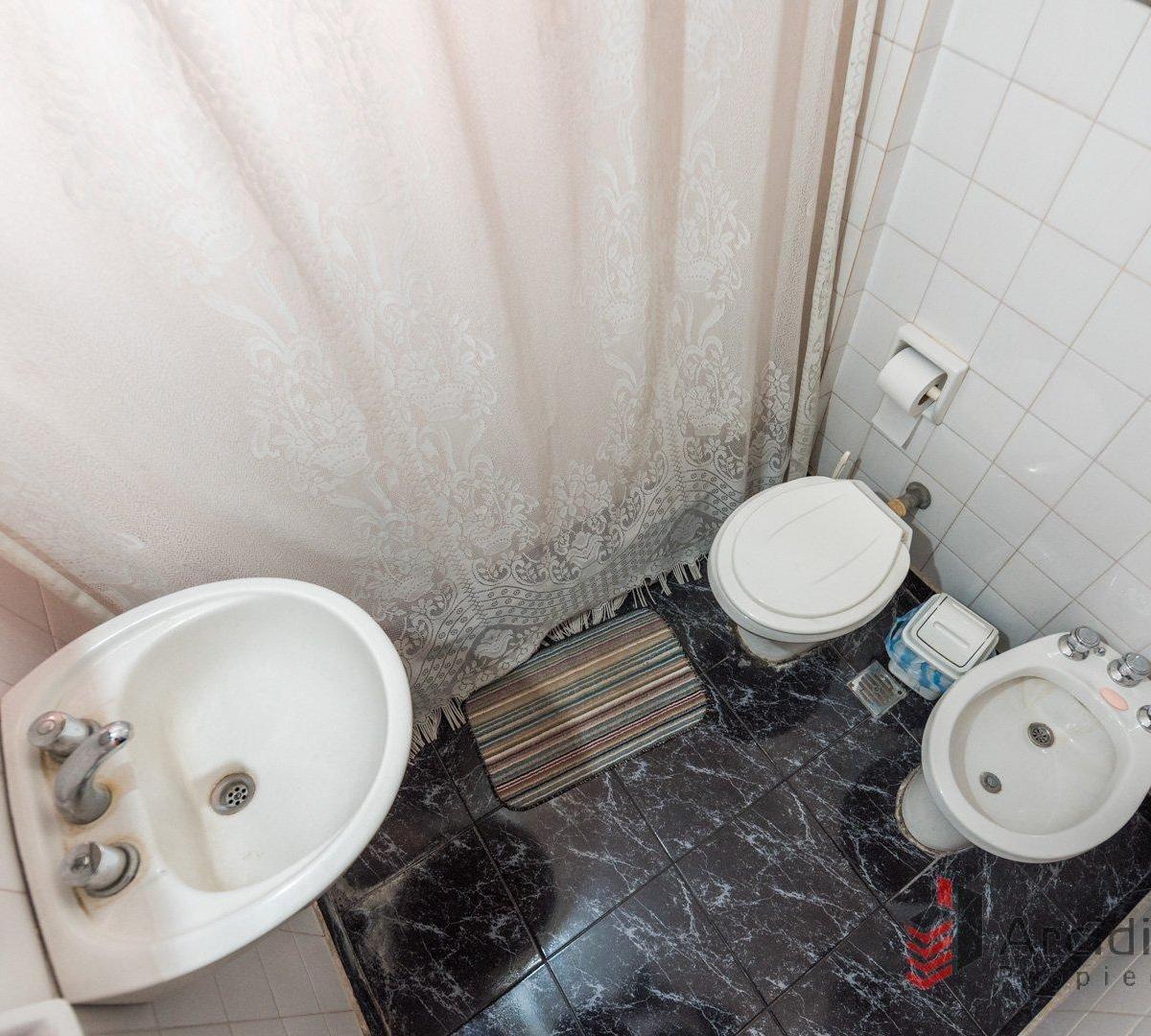 Departamento 2 Ambientes en Venta. Barrio Samore. Av Castañares 4501 2