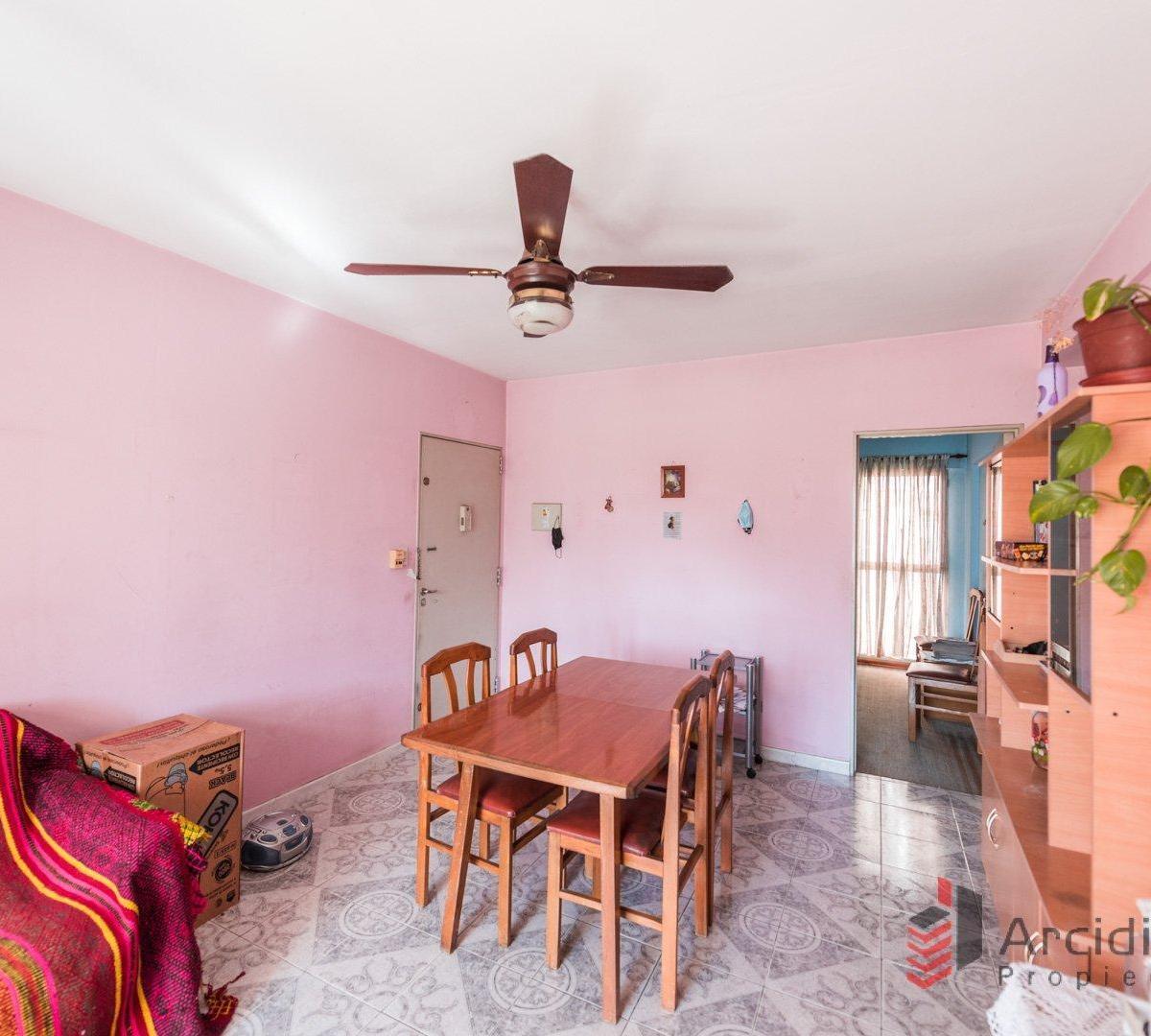 Departamento 2 Ambientes en Venta. Barrio Samore. Av Castañares 4501 5