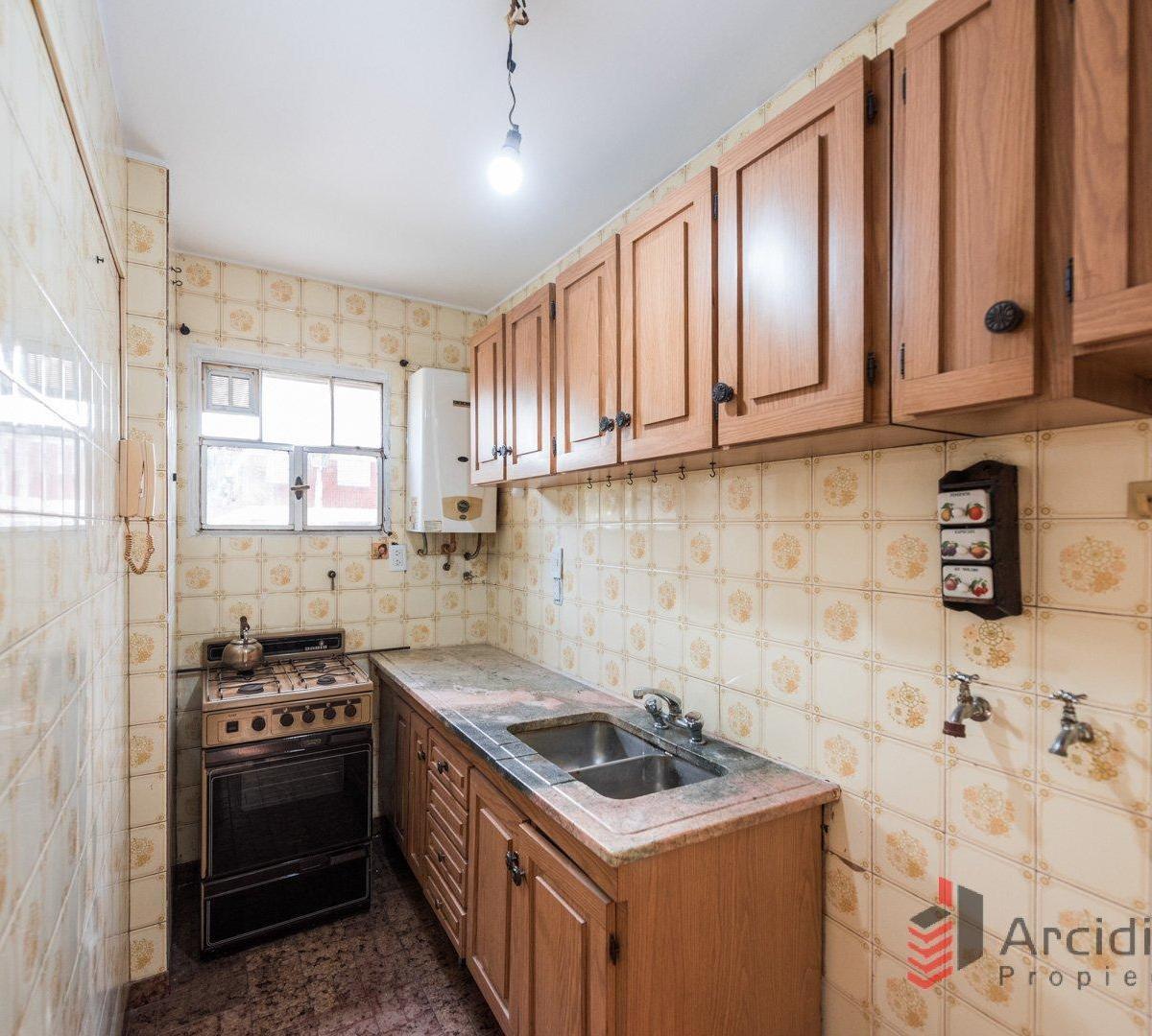 DEPARTAMENTO 3 AMBIENTES VENTA. BARRIO CASTRO, ESCALADA 2500 V. LUGANO