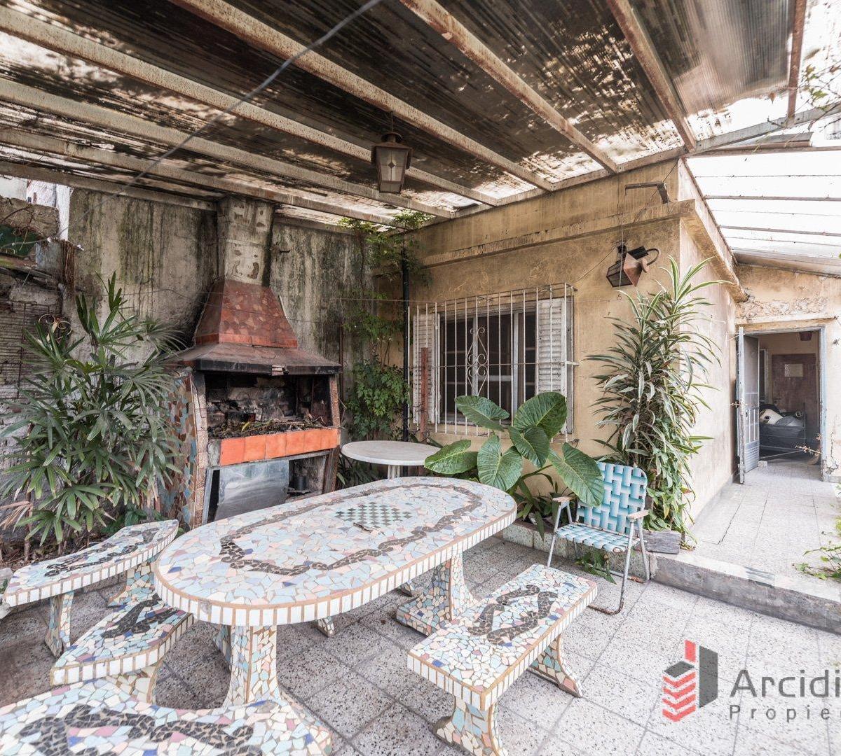 Venta Casa 4 Ambientes con Cochera. Murguiondo 4600, Villa Lugano. 2
