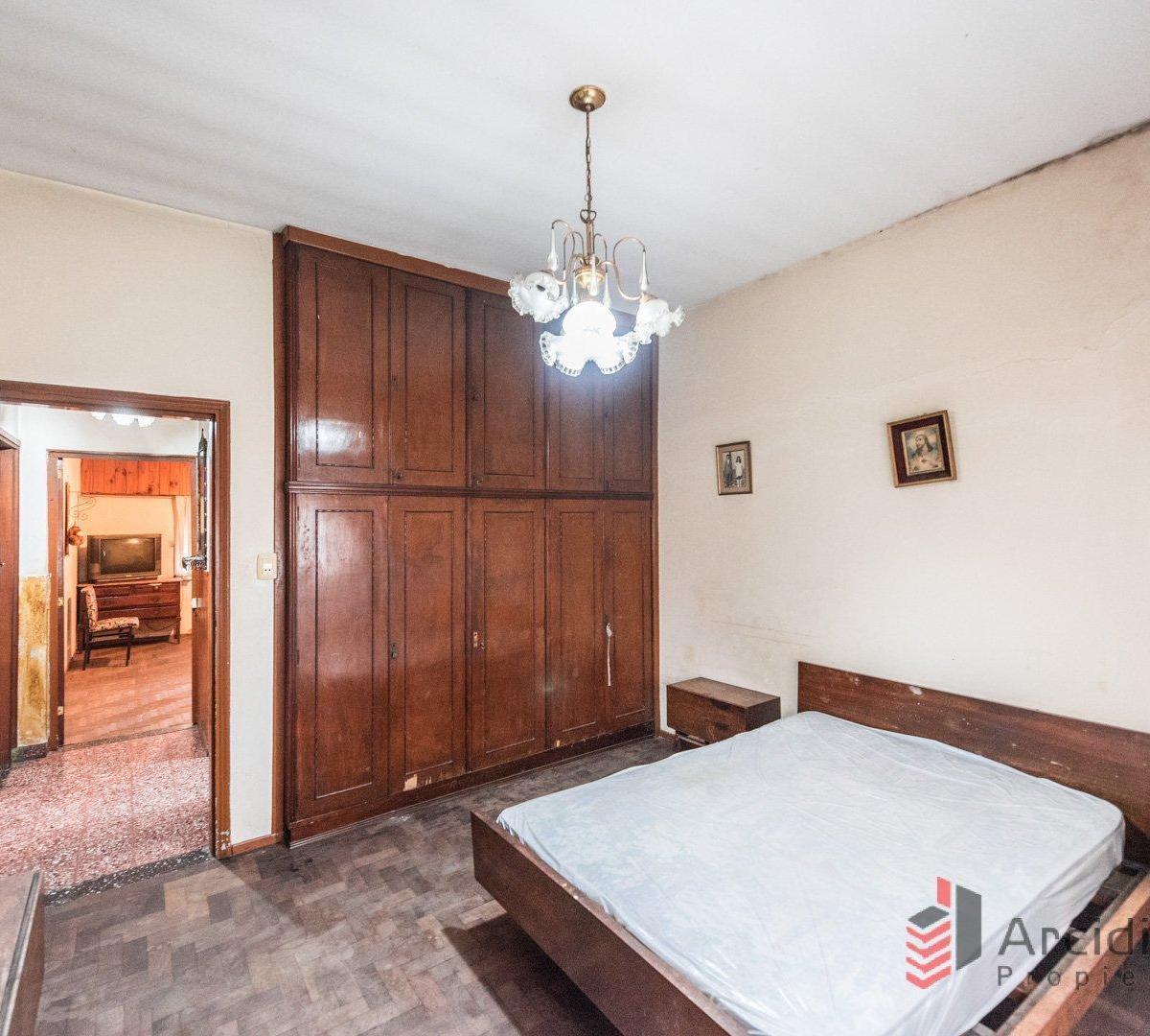 Venta Casa 4 Ambientes con Cochera. Murguiondo 4600, Villa Lugano. 1