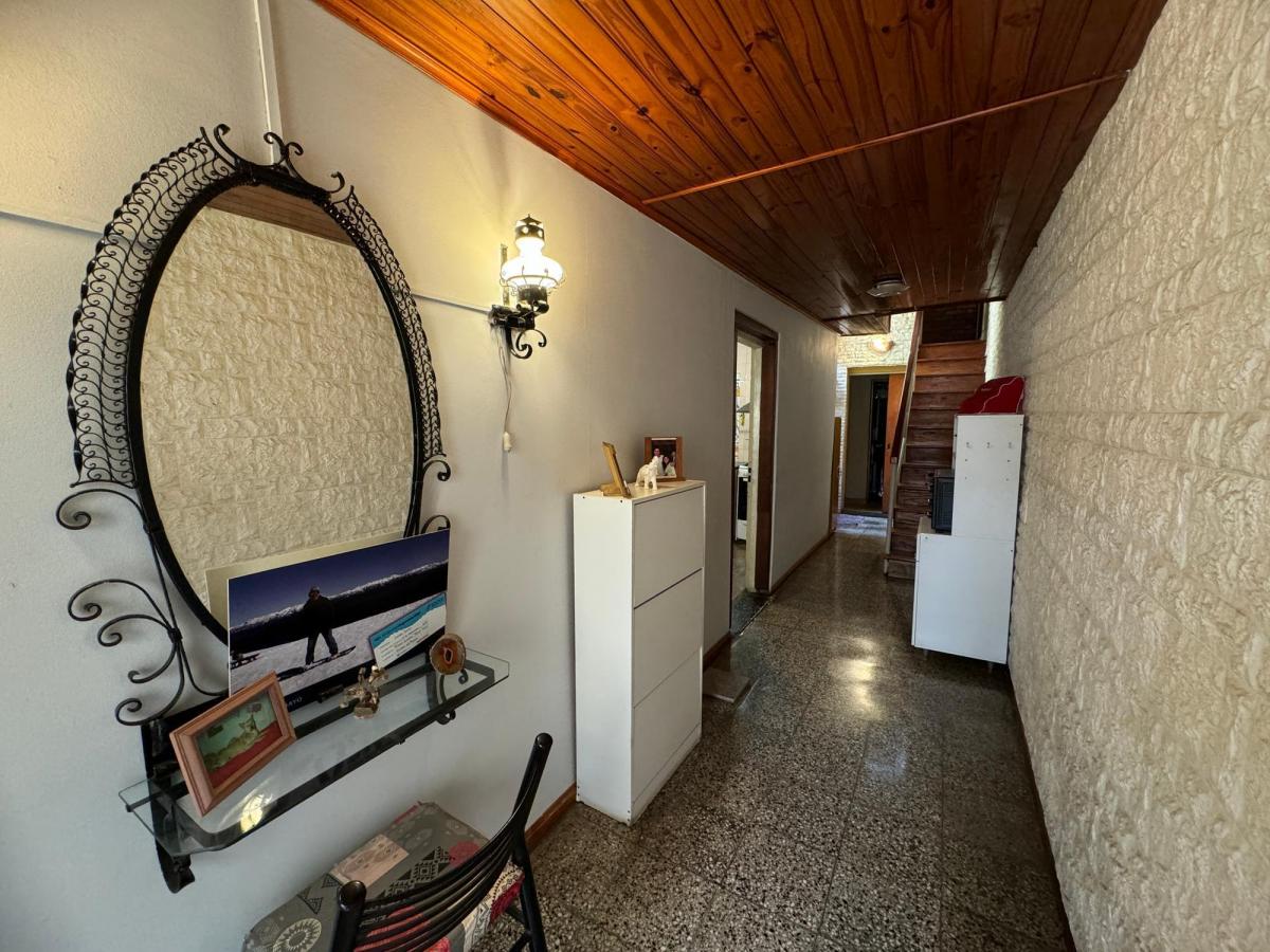 Venta Casa 5 Ambientes con Cochera. Pje Malaga 5600 1