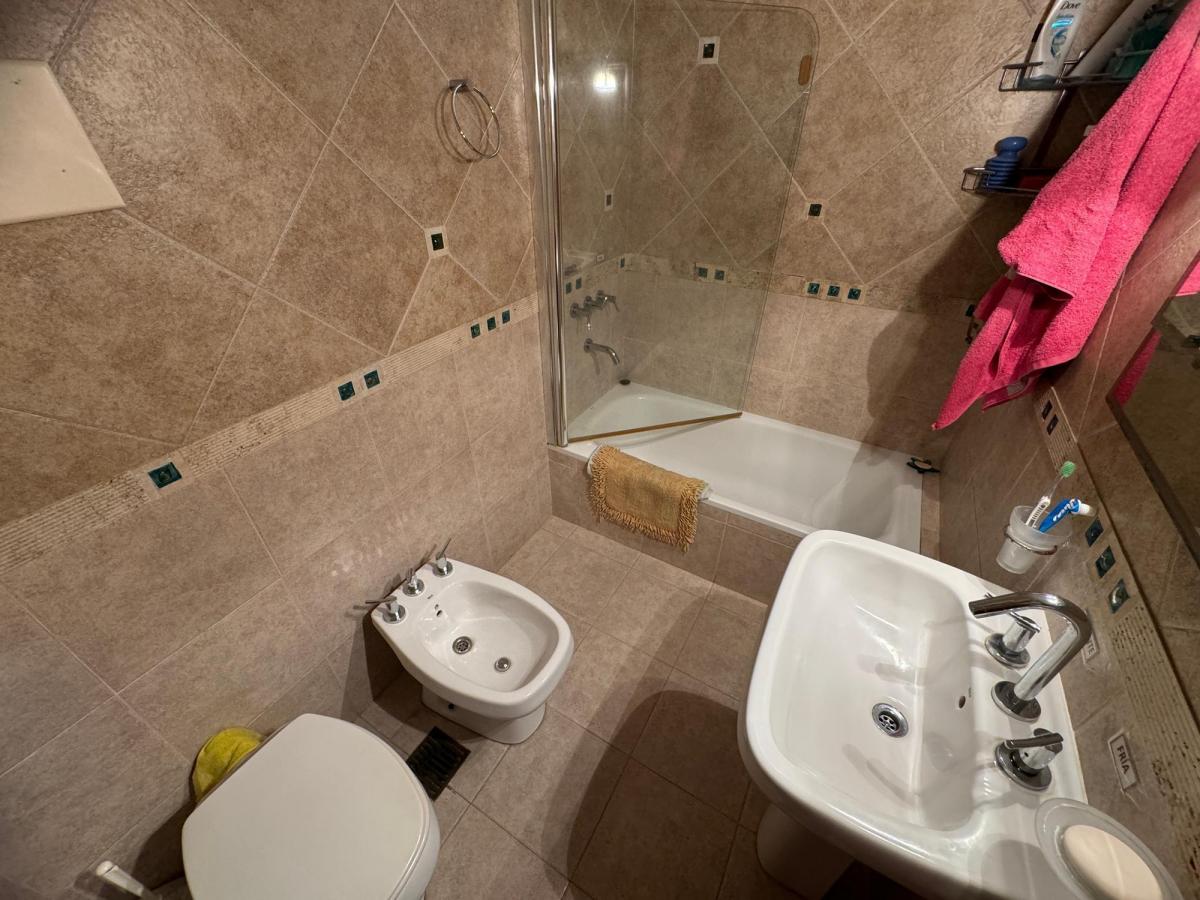 Venta Casa 5 Ambientes con Cochera. Pje Malaga 5600 4