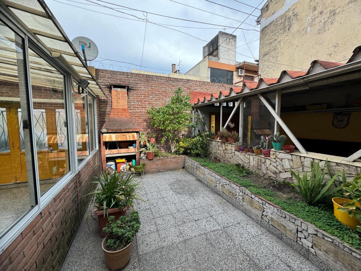 Venta Casa 5 Ambientes con Cochera. Pje Malaga 5600 3