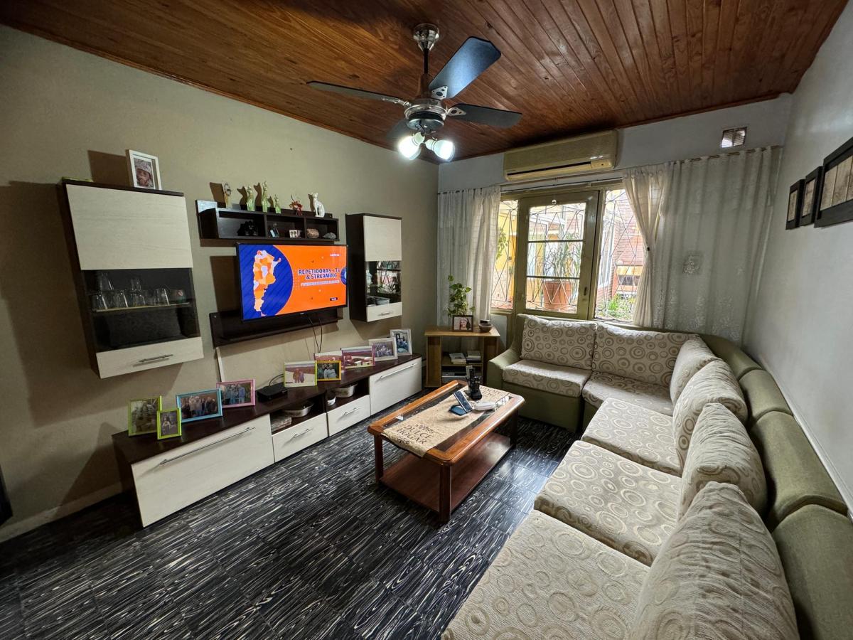 Venta Casa 5 Ambientes con Cochera. Pje Malaga 5600 5