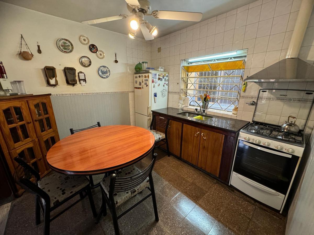 Venta Casa 5 Ambientes con Cochera. Pje Malaga 5600 2