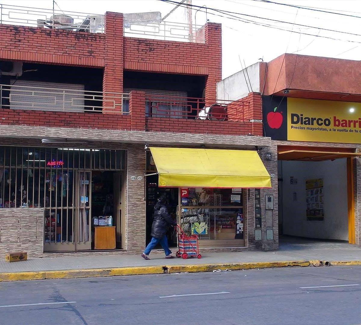 Venta Local Comercial C Baño. Av Castañares 4700. Villa Lugano. Caba. 2
