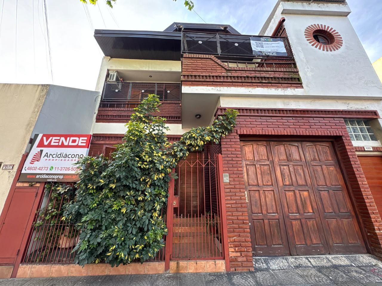 Foto de VENTA PH TIPO CASA 5 AMB C/COCHERA. BARROS PAZOS 6300, V. LUGANO. CABA, imagen 2