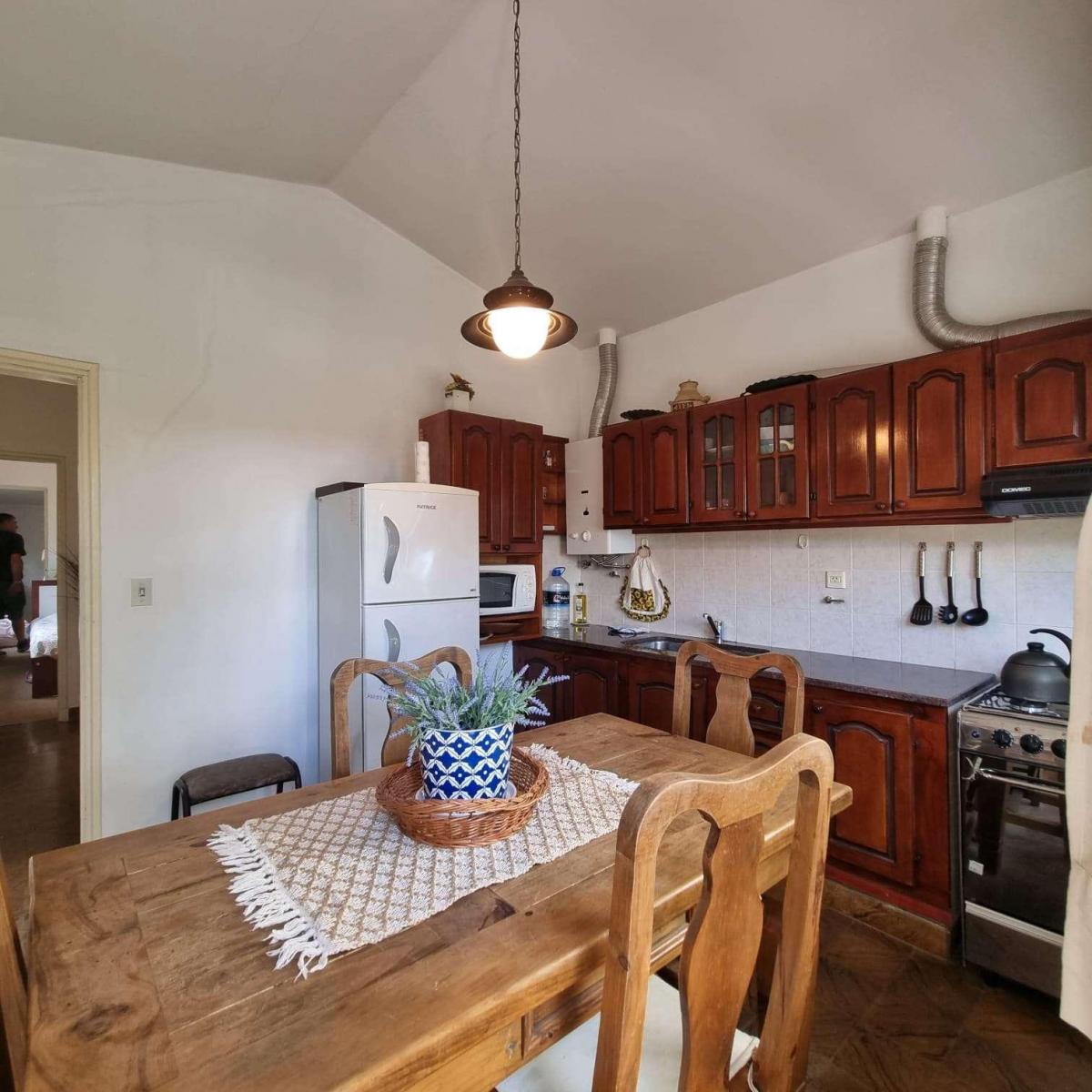 Casa 2 Dorm. con un Departamento en Planta Baja - Pileta y Quincho 2