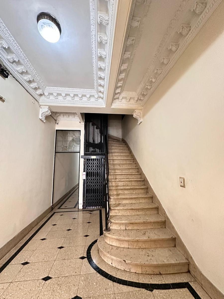 Once - 4 Ambientes en Edificio de Estilo Apto Profesional - Cerca de Subte, Avs y Universidades 2