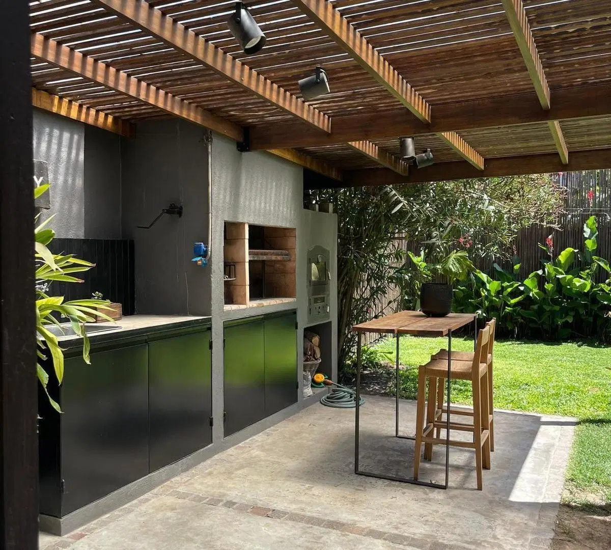 Casa de diseño en HURLINGHAM 5
