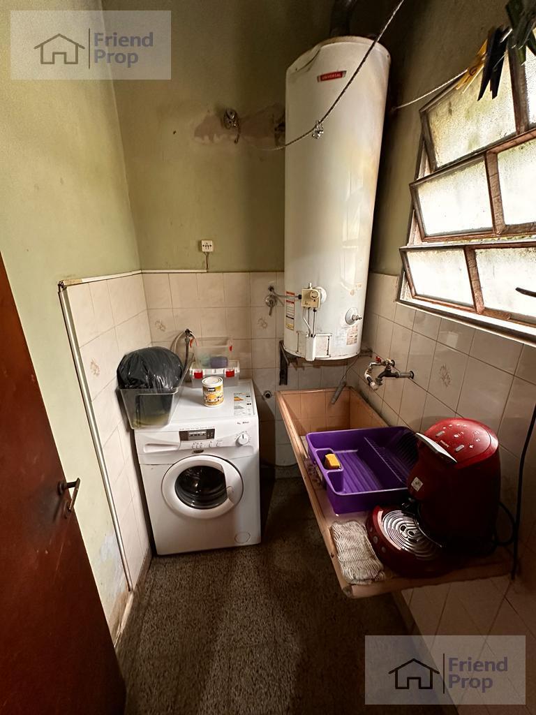 Foto de BAJÓ DE PRECIO - BURZACO - CASA CON RENTA - GRAN TERRENO LIBRE, imagen 4
