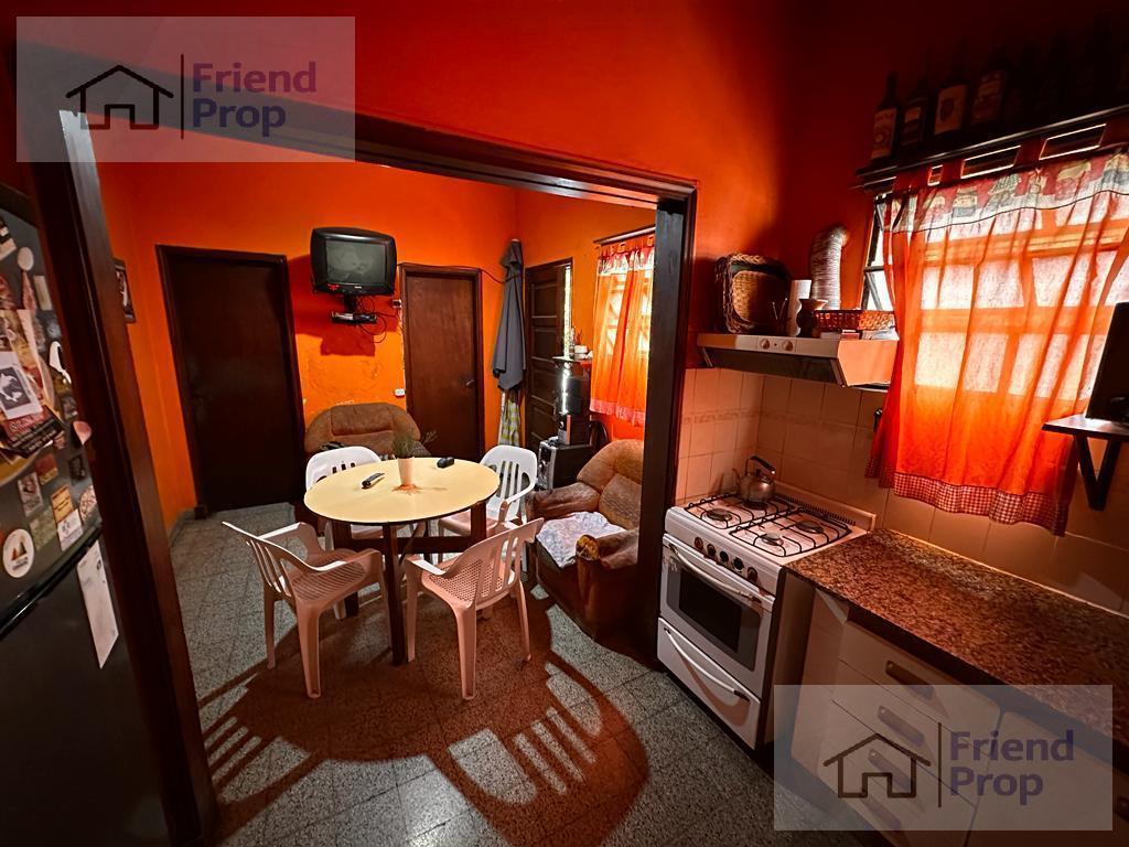 Foto de BAJÓ DE PRECIO - BURZACO - CASA CON RENTA - GRAN TERRENO LIBRE, imagen 3