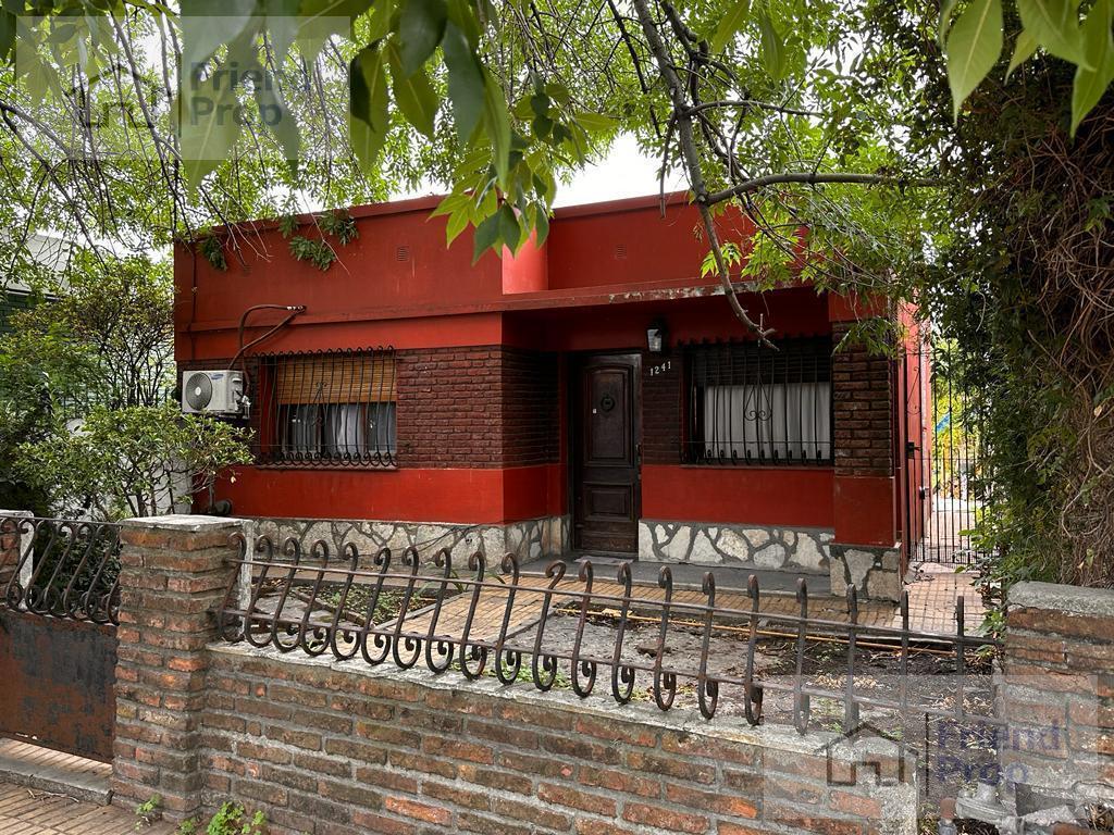 Foto de BAJÓ DE PRECIO - BURZACO - CASA CON RENTA - GRAN TERRENO LIBRE, imagen 2