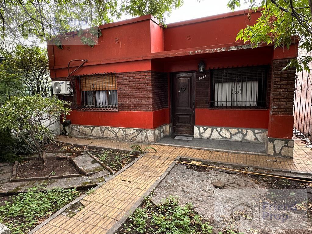 Foto de BAJÓ DE PRECIO - BURZACO - CASA CON RENTA - GRAN TERRENO LIBRE, imagen 5